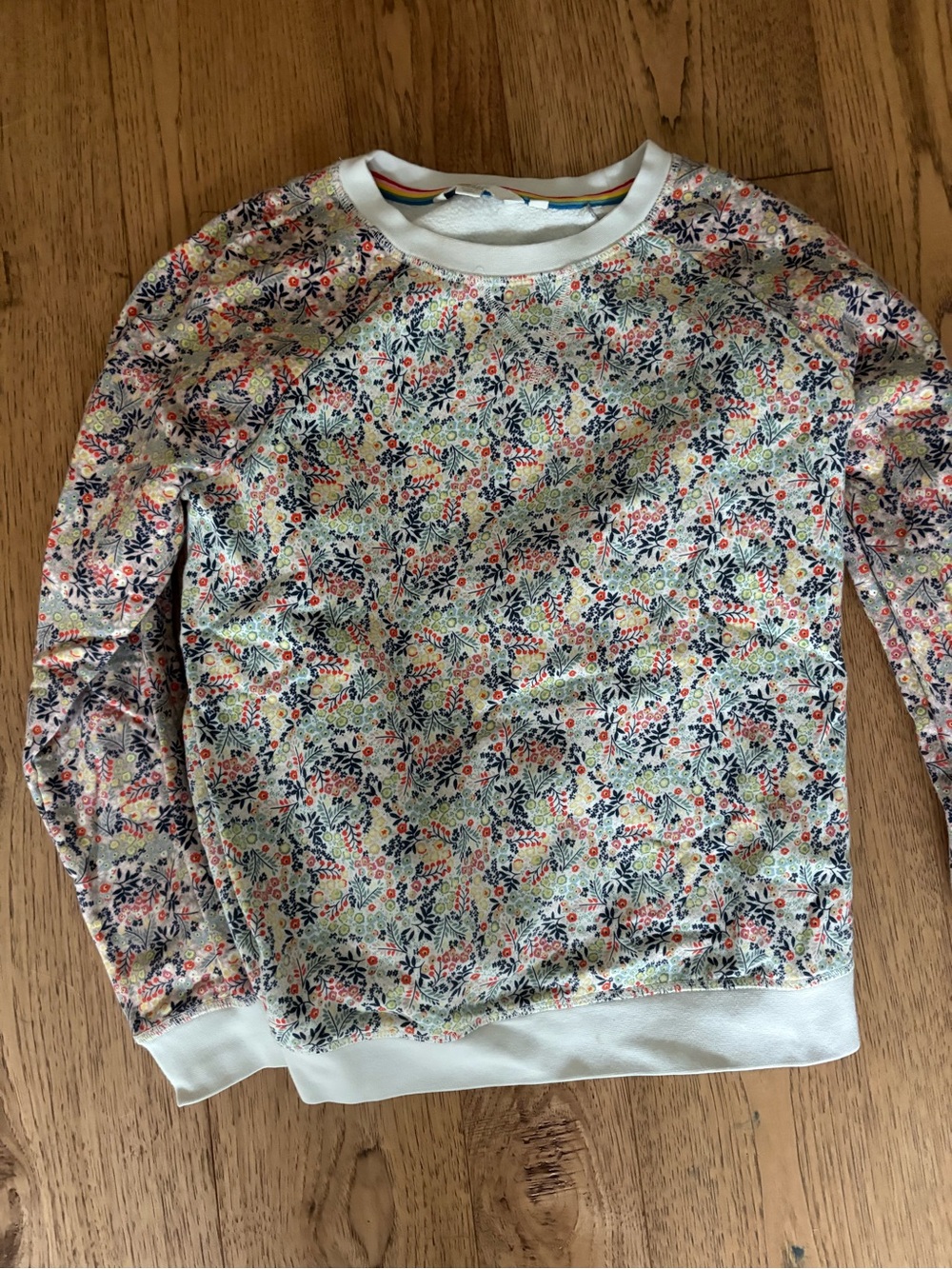 Boden Floral Print Crewneck Sweatshirt in White and Navy